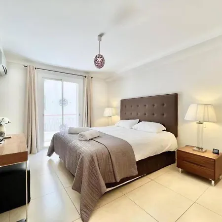 De Deux A Coucher Pres De La Croisette A Appartement Cannes
